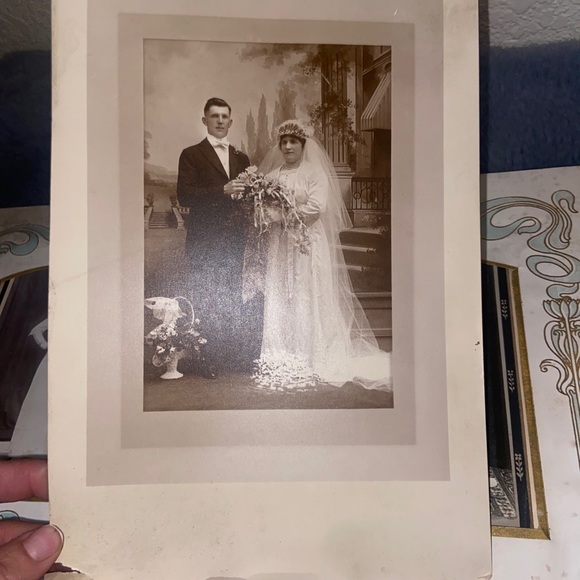 Antique Velvet Photo Album With Many Cabinet Cards 1800's/Early 1900's - Picture 14 of 17